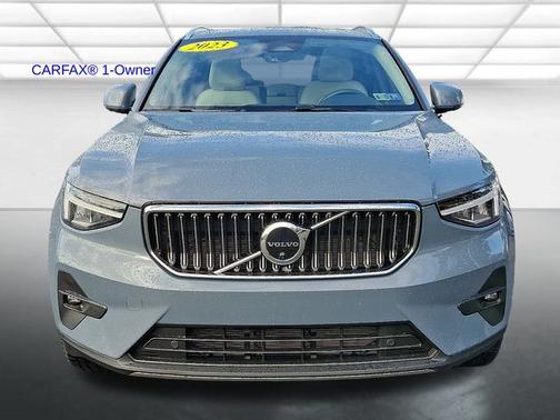 2023 Volvo XC40 B5 Plus Bright Theme