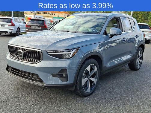 2023 Volvo XC40 B5 Plus Bright Theme