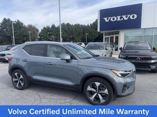 2023 Volvo XC40 B5 Plus Bright Theme