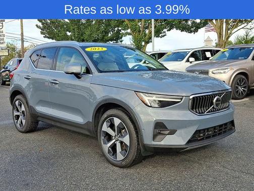 2023 Volvo XC40 B5 Plus Bright Theme