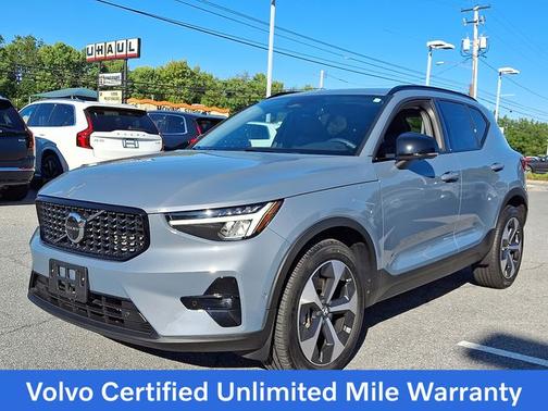 2023 Volvo XC40 B5 Plus Dark Theme