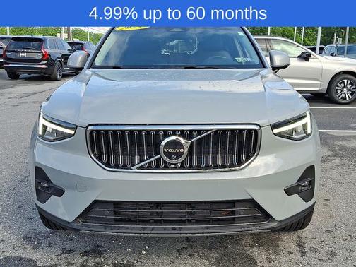 2024 Volvo XC40 B5 Plus Bright Theme