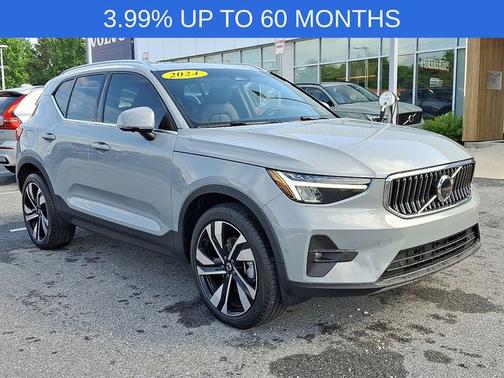 2024 Volvo XC40 B5 Plus Bright Theme