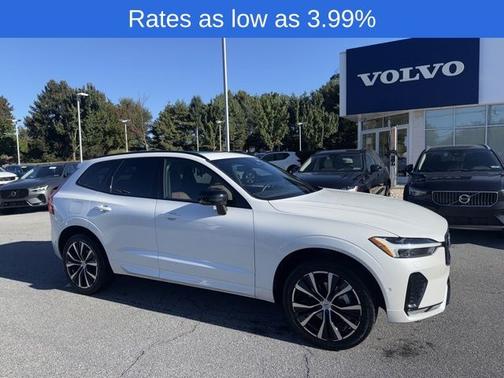 2023 Volvo XC60 B5 Plus Dark Theme