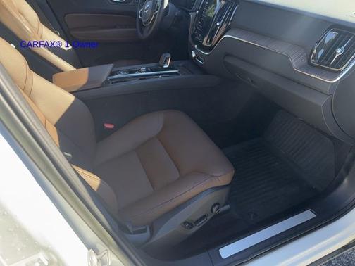 2023 Volvo XC60 B5 Plus Dark Theme