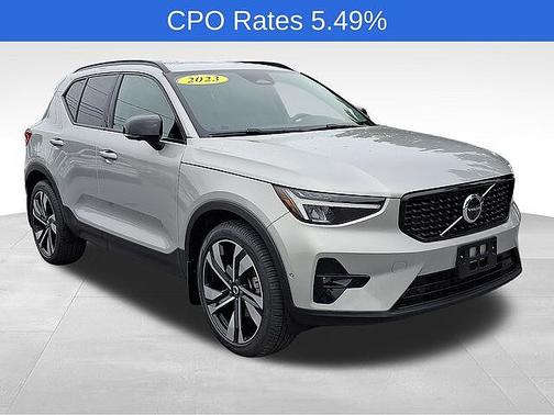 Silver Dawn 2023 Volvo XC40 Plus