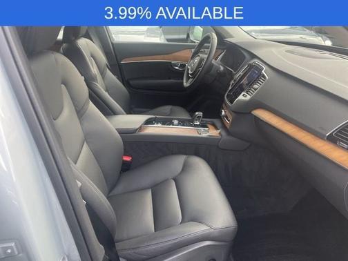 2024 Volvo XC90 B6 Plus Bright Theme