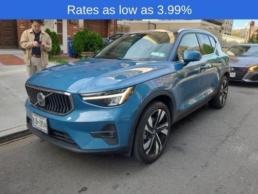 2024 Volvo XC40 B5 Plus Bright Theme