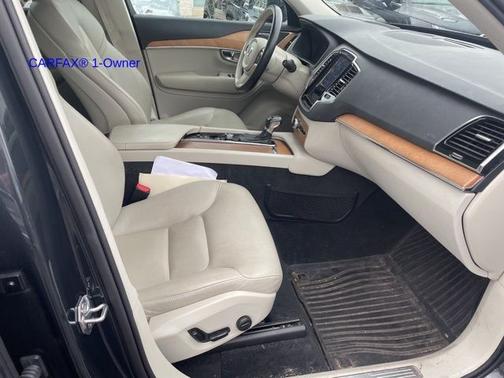 2021 Volvo XC90 T6 Momentum