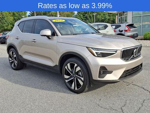 2024 Volvo XC40 B5 Plus Bright Theme