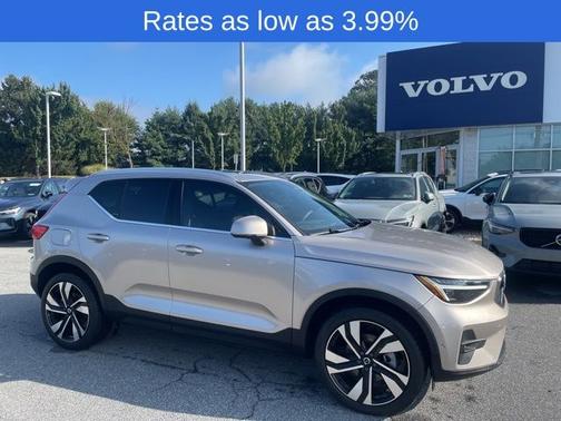 2024 Volvo XC40 B5 Plus Bright Theme