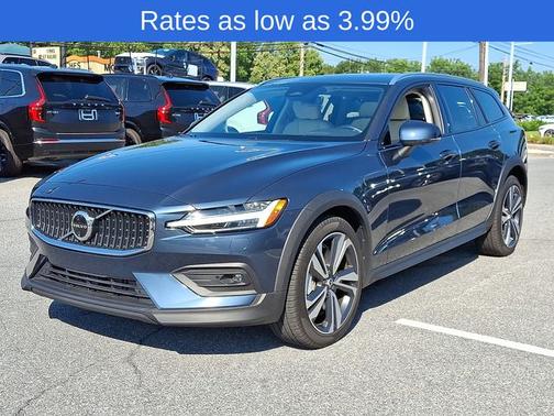2024 Volvo V60 Cross Country B5 Plus