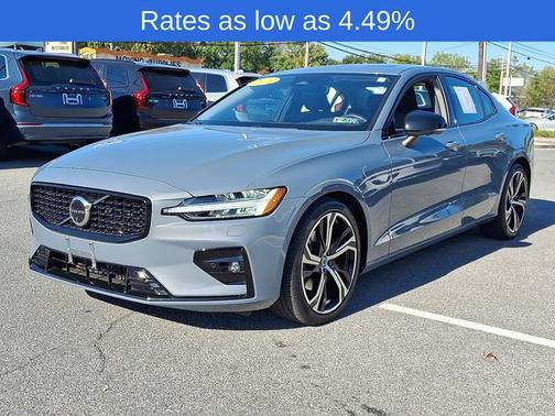 2023 Volvo S60 B5 Plus Dark Theme