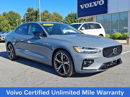 2023 Volvo S60 B5 Plus Dark Theme