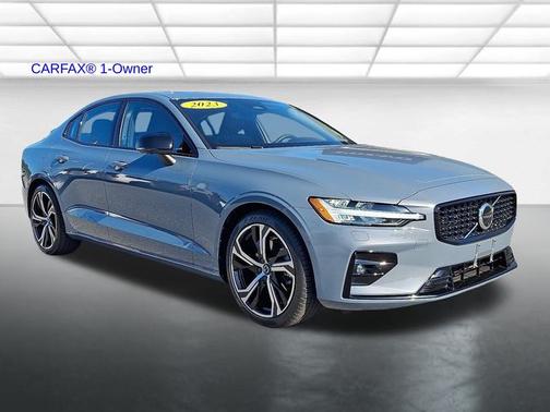 2023 Volvo S60 B5 Plus Dark Theme