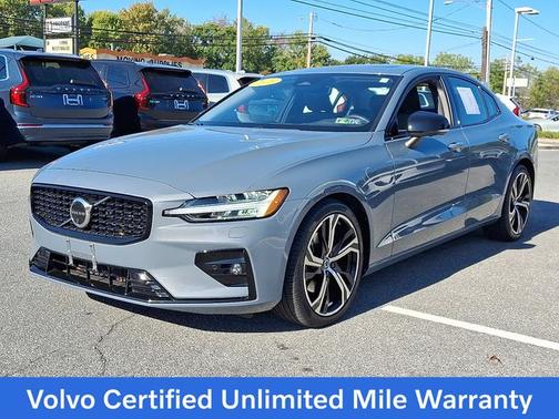 2023 Volvo S60 B5 Plus Dark Theme