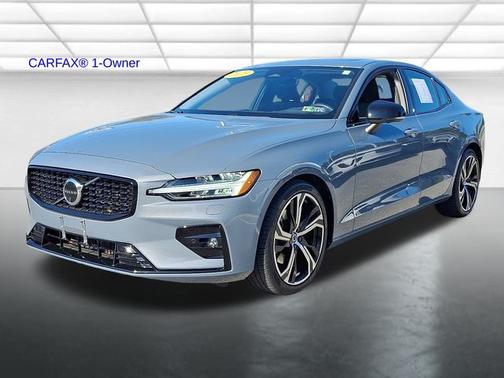 2023 Volvo S60 B5 Plus Dark Theme