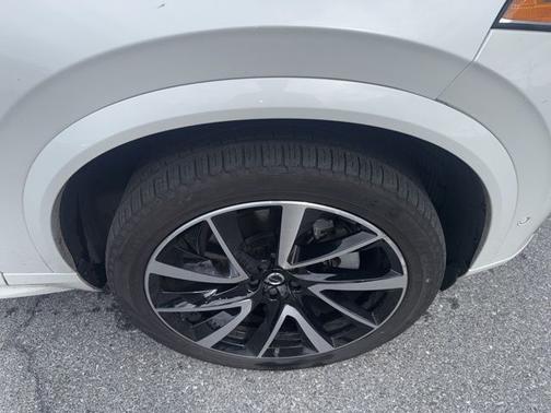 2024 Volvo XC90 B6 Plus Bright Theme 6-Seater