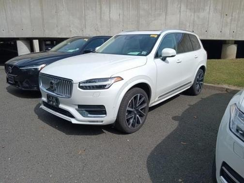 2024 Volvo XC90 B6 Plus Bright Theme 6-Seater