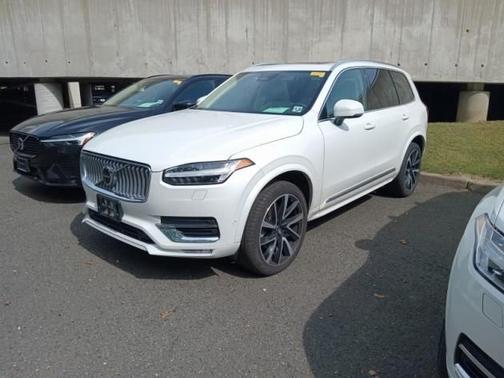 2024 Volvo XC90 B6 Plus Bright Theme 6-Seater