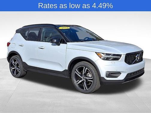 2022 Volvo XC40 R-Design