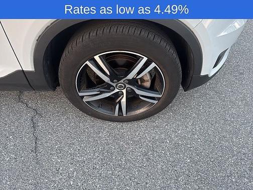 2022 Volvo XC40 R-Design