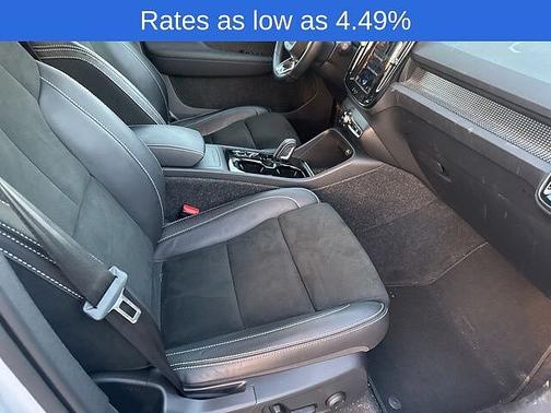 2022 Volvo XC40 R-Design