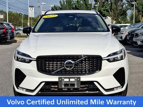 2023 Volvo XC60 B5 Plus Dark Theme
