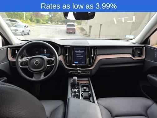 2023 Volvo XC60 B5 Plus Dark Theme