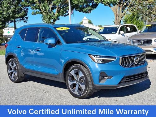 2023 Volvo XC40 B5 Plus Bright Theme