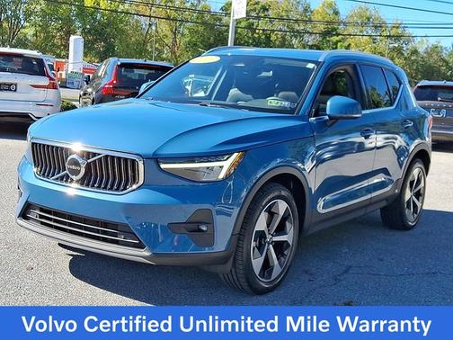 2023 Volvo XC40 B5 Plus Bright Theme