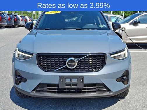 2023 Volvo XC40 B5 Plus Dark Theme