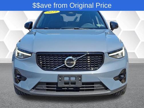 2023 Volvo XC40 B5 Plus Dark Theme