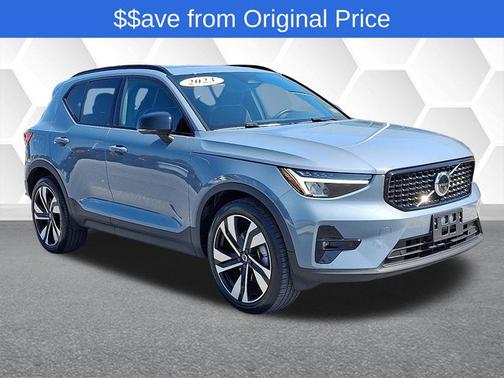 2023 Volvo XC40 B5 Plus Dark Theme