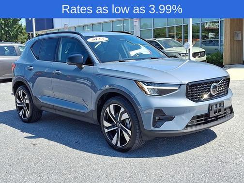 2023 Volvo XC40 B5 Plus Dark Theme