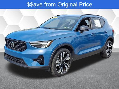 2024 Volvo XC40 B5 Plus Dark Theme