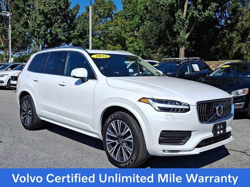 2022 Volvo XC90 T6 Momentum