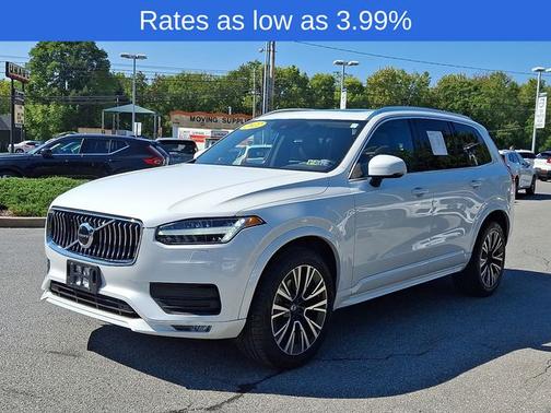 2022 Volvo XC90 T6 Momentum