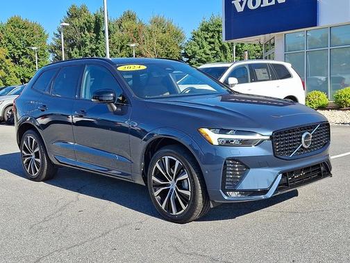 2024 Volvo XC60 B5 Plus Dark Theme
