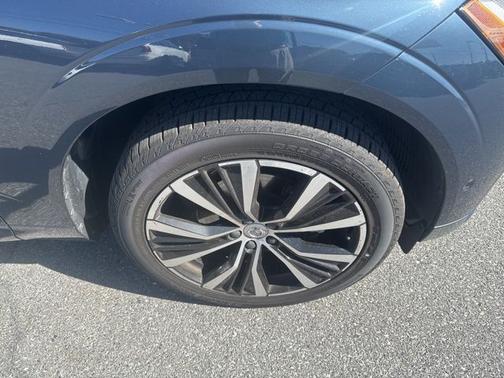 2024 Volvo XC60 B5 Plus Dark Theme
