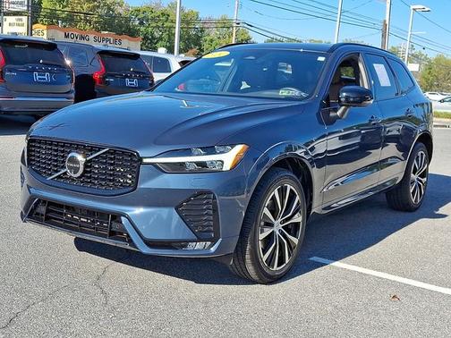 2024 Volvo XC60 B5 Plus Dark Theme
