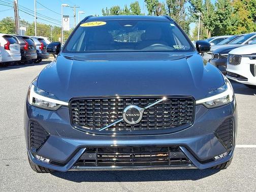 2024 Volvo XC60 B5 Plus Dark Theme
