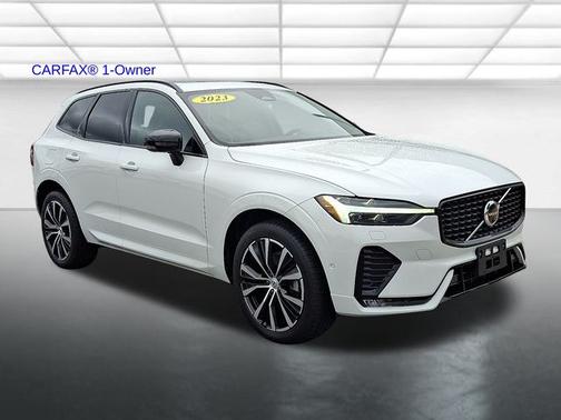2023 Volvo XC60 B5 Plus Dark Theme