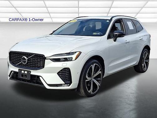 2023 Volvo XC60 B5 Ultimate Dark Theme