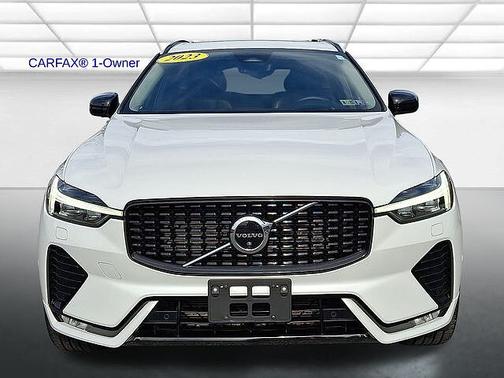 2023 Volvo XC60 B5 Ultimate Dark Theme