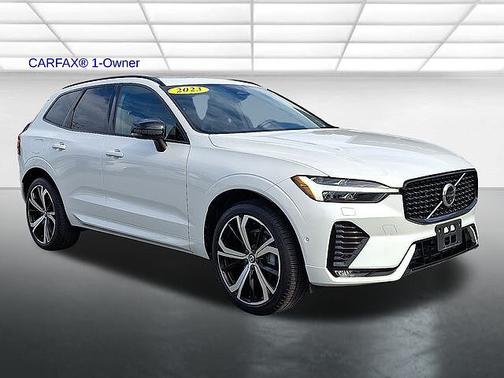 2023 Volvo XC60 B5 Ultimate Dark Theme