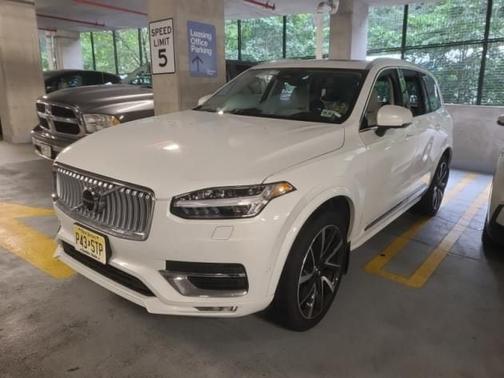 2024 Volvo XC90 B6 Plus Bright Theme