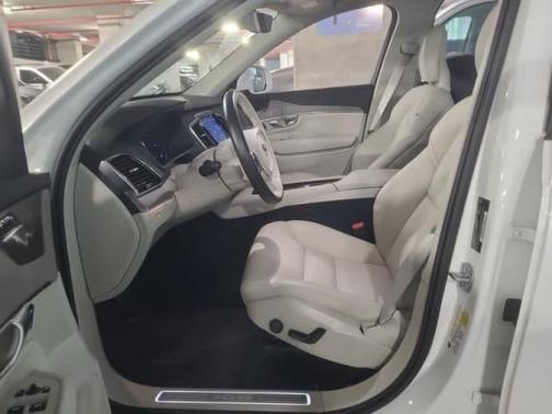 2024 Volvo XC90 B6 Plus Bright Theme