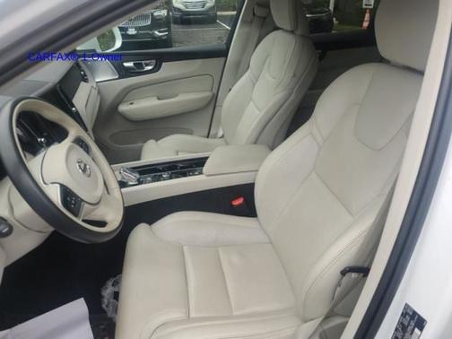 2023 Volvo XC60 B5 Ultimate Bright Theme