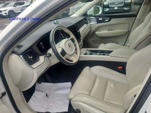 2023 Volvo XC60 B5 Ultimate Bright Theme